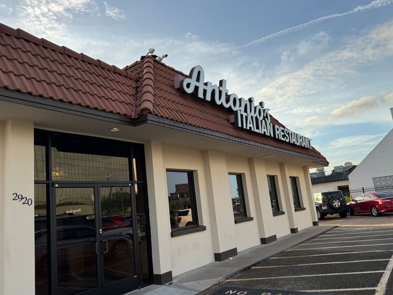 Antonio's Flying Pizza, Texas