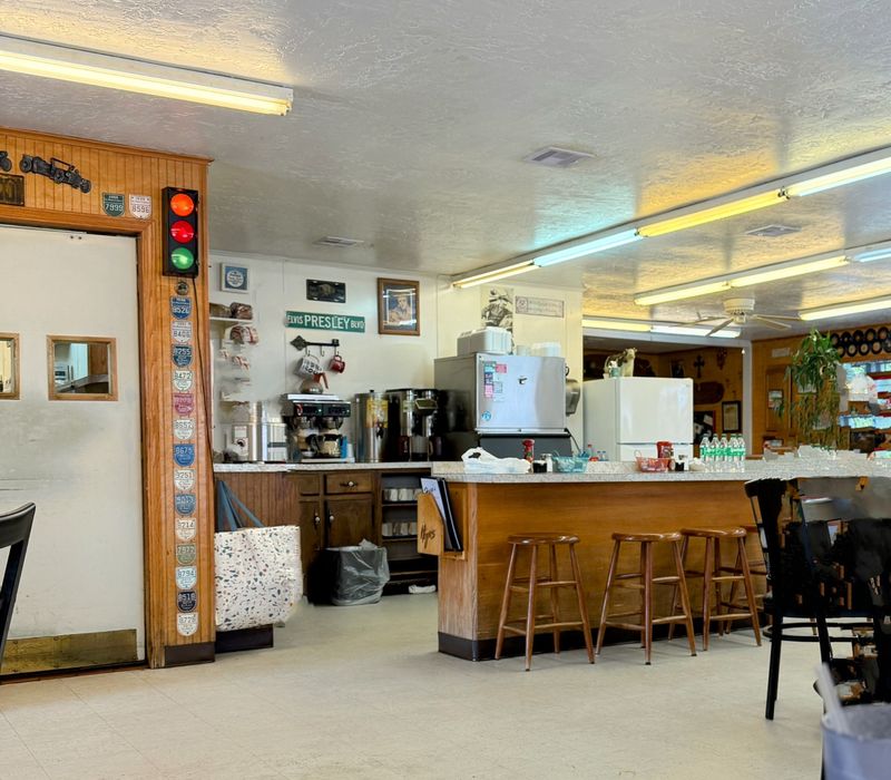 Hugo's Family Restaurant, Hugo