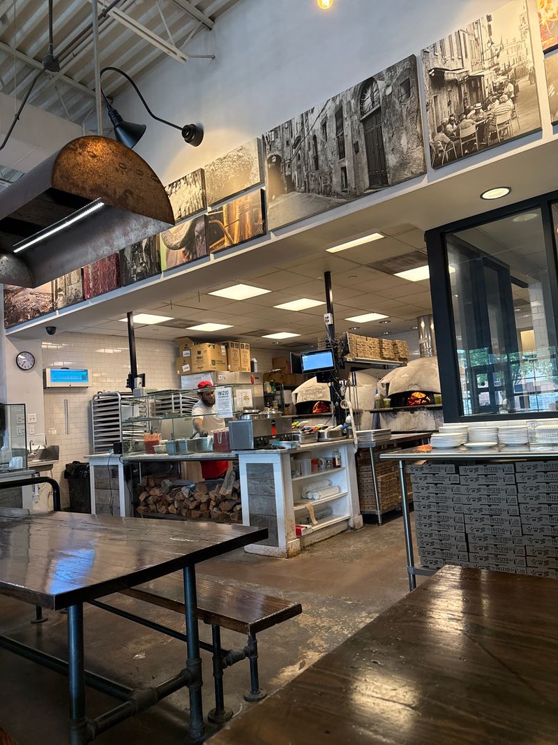 Inizio Pizza Napoletana, SouthPark Charlotte