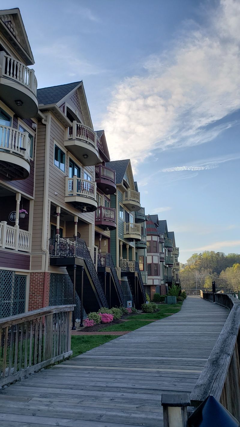 Occoquan's Mill Street Village