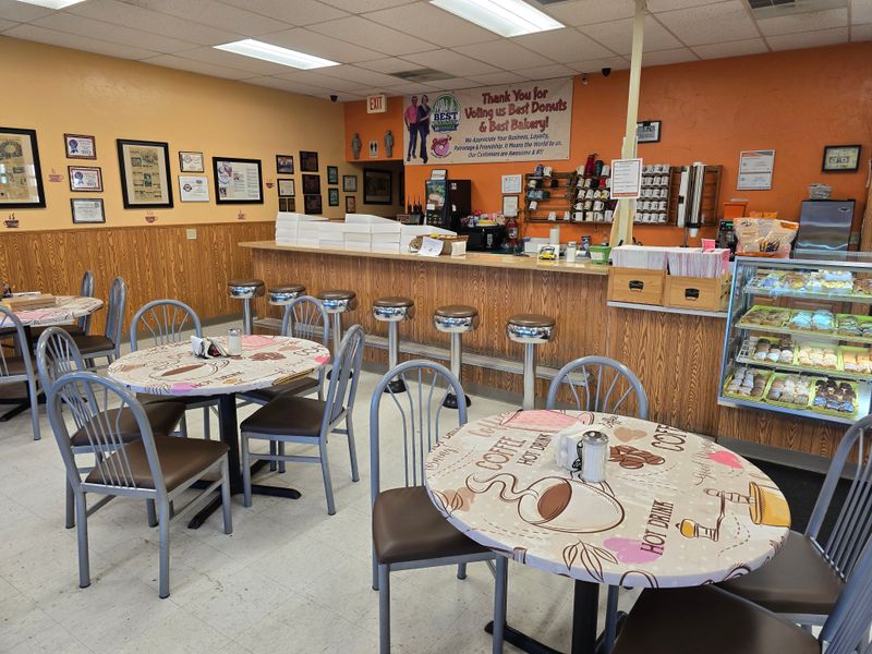 Jerry’s Cakes And Donuts