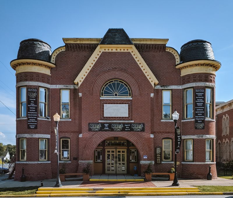 The Valparaiso Creative Council Supports and Promotes Local Artists Year-Round