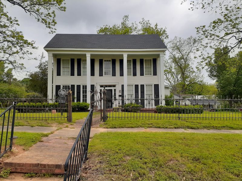 Captain's Castle: The Riverboat Captain Who Never Left Port