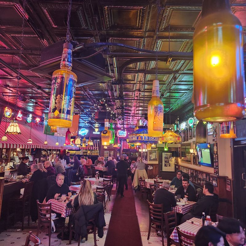 No Reservations Policy That Creates Legendary Wait Times