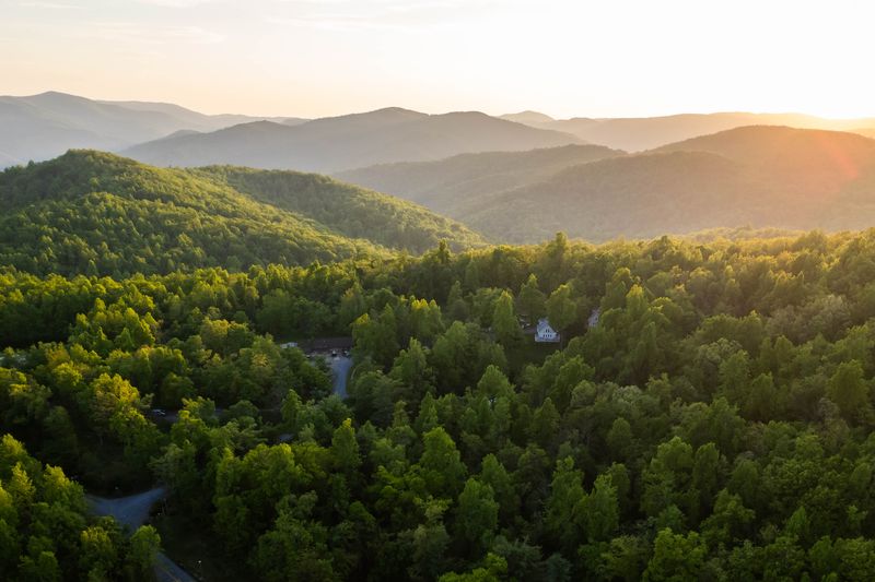 High-Altitude Solitude: Love Ridge Mountain Lodging's Blue Ridge Retreats High-Altitude Solitude: Love Ridge Mountain Lodging's Blue Ridge Retreats