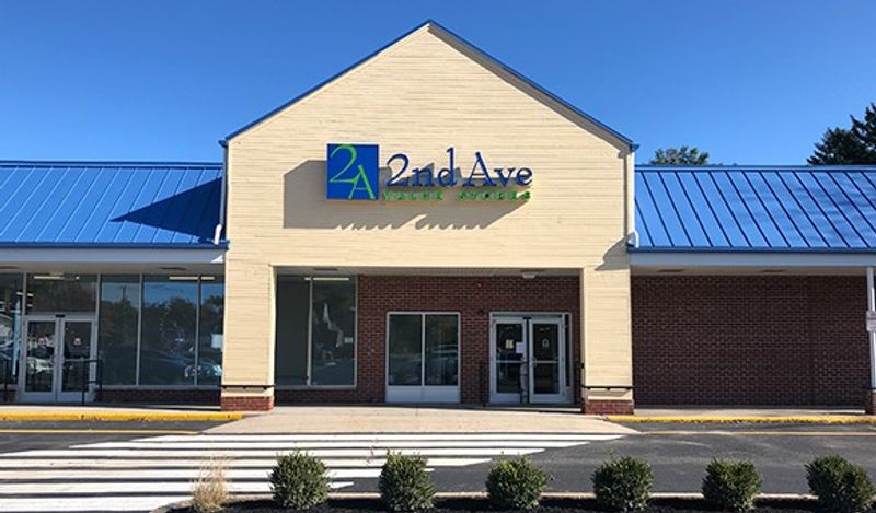 Warehouse-Sized Layout That Feels More Like a Retail Chain