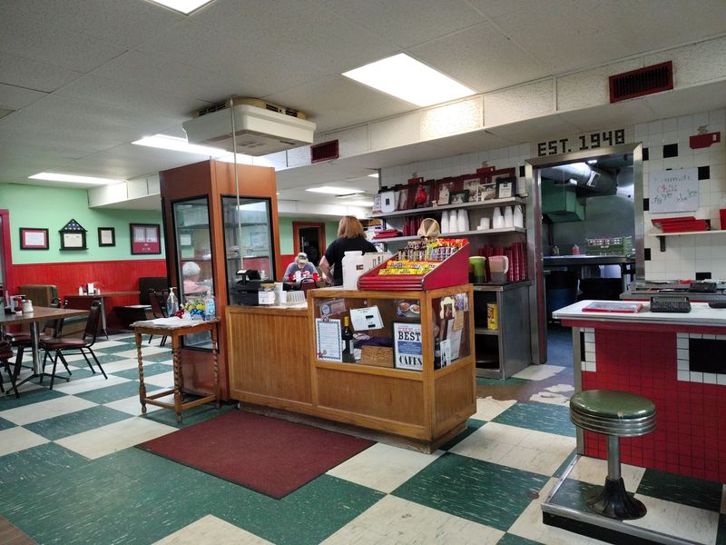 A Time Capsule Diner That Refuses to Change