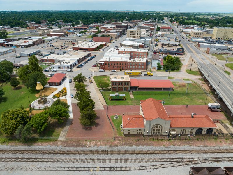 Convenient Downtown Location and Amenities