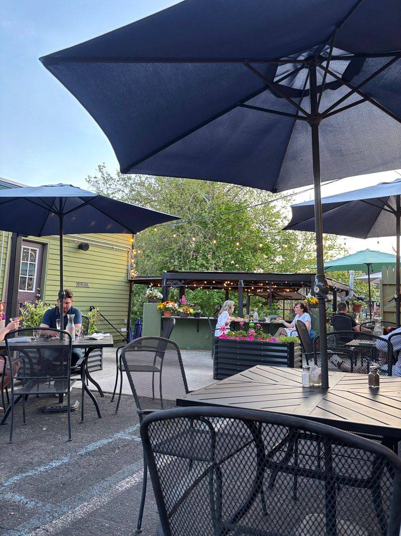 Outdoor Seating Along the Rancocas