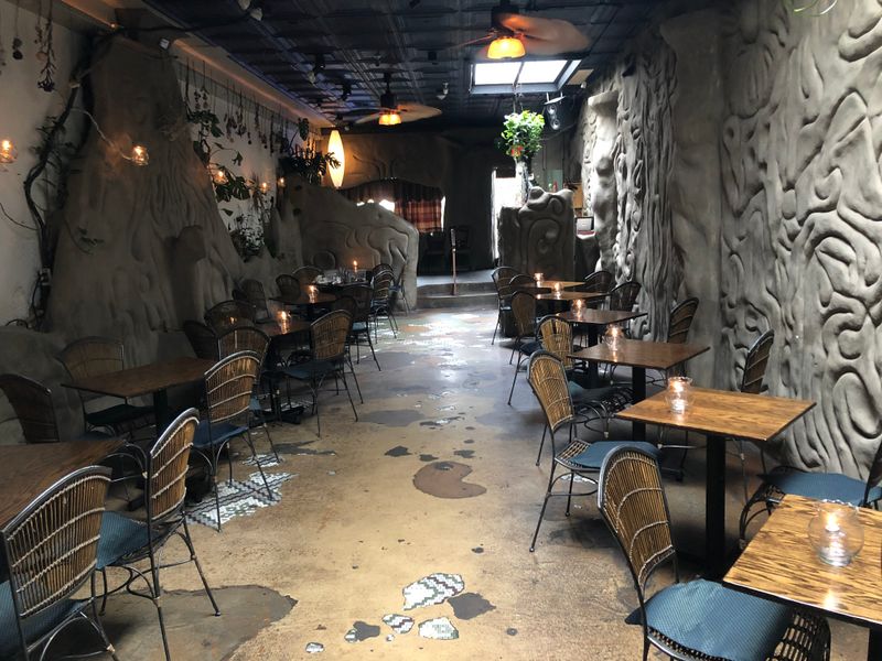 Operating Hours That Accommodate Evening and Weekend Visitors