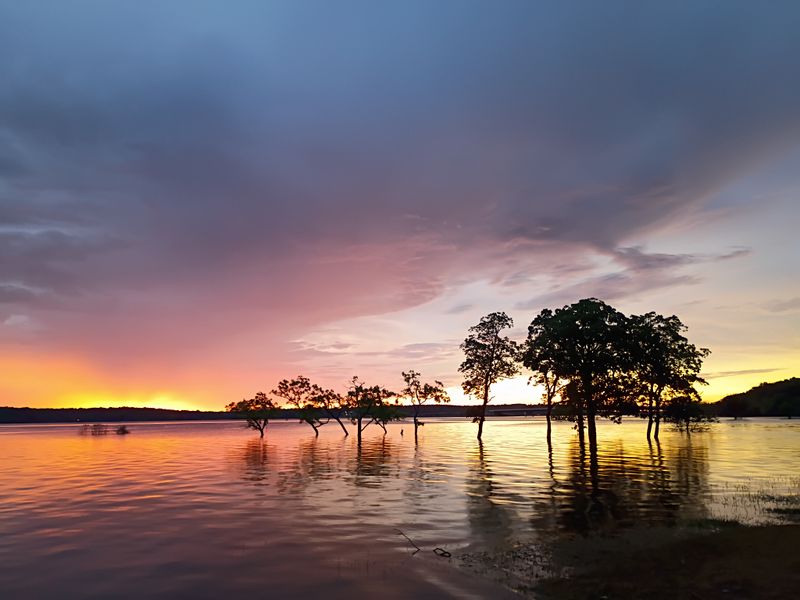 Peaceful Sunsets That Make You Forget the Outside World