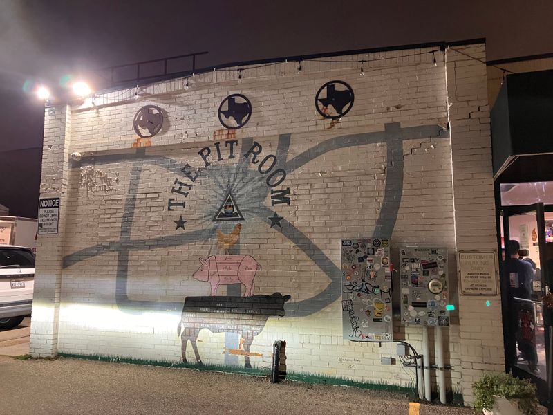 Central Montrose Location and Travel Appeal