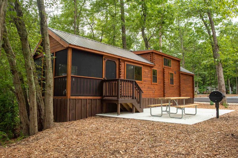 Yogi Bear's Jellystone Park Deluxe Lakeside Cabins