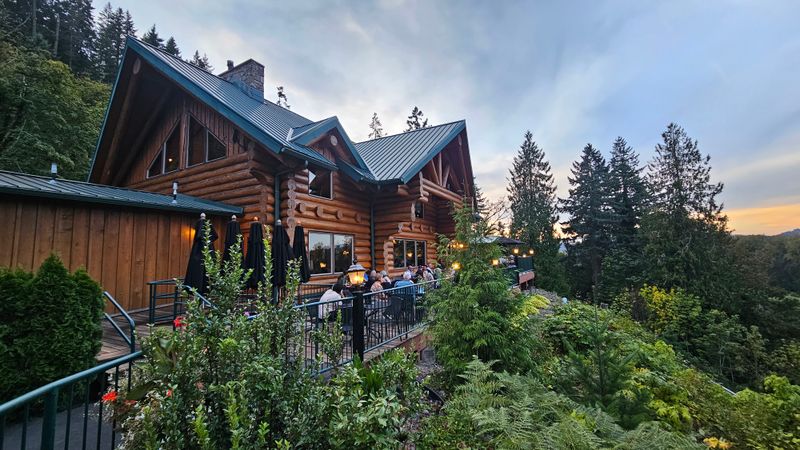 Stone Cliff Inn (Cascade Locks)