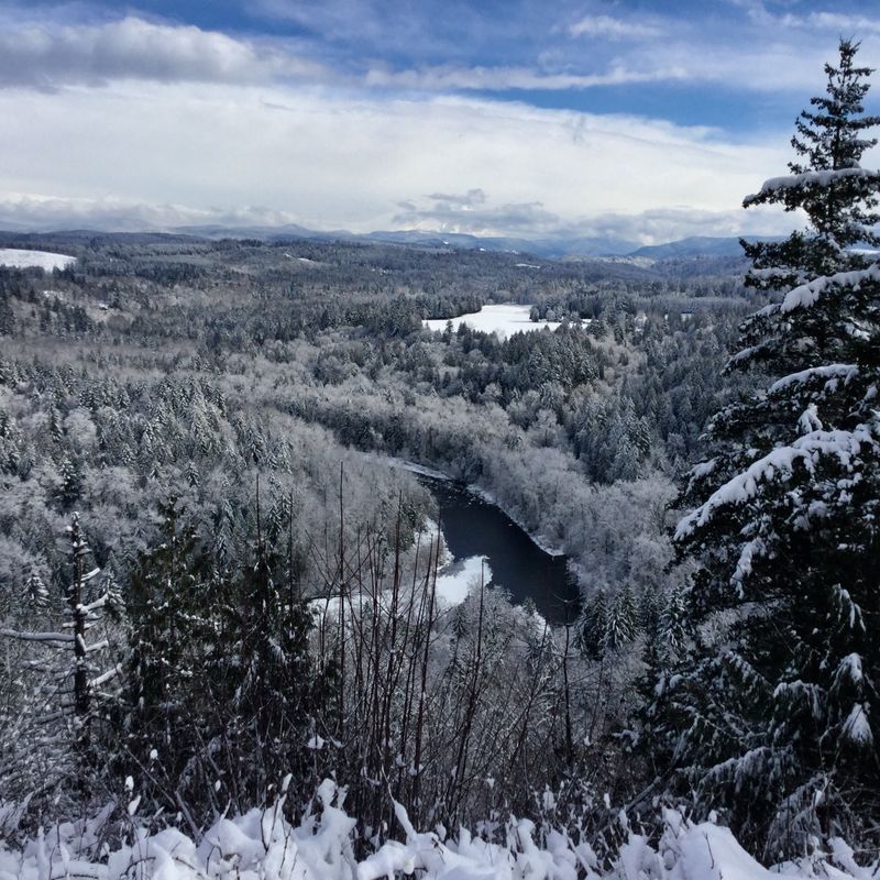Mountain Vistas That Stretch to the Cascades