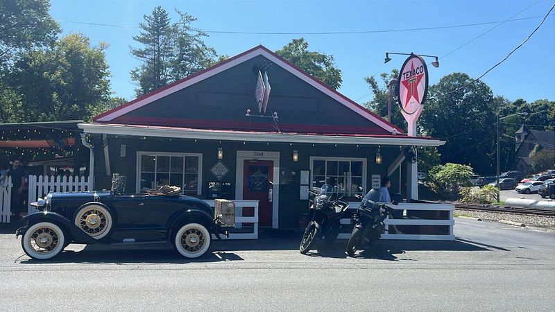 Reservation System Ensures Smooth Dining Experience