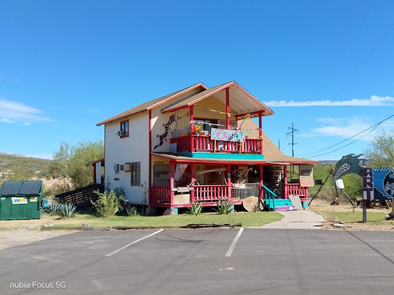 A Desert Setting That Makes Pie Feel Earned
