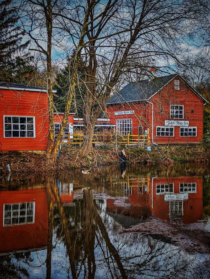 Saddle River Inn