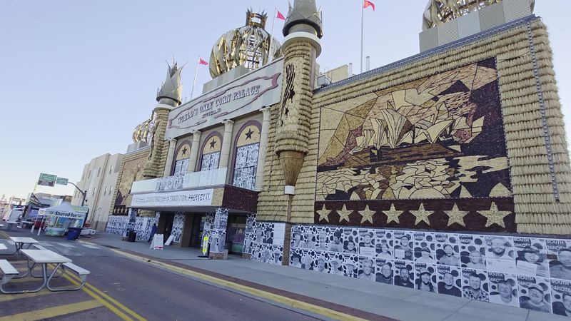 Up Close Texture Alters First Impressions