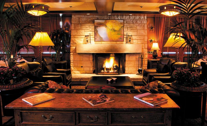 An Atmosphere of Casual Upscale Elegance