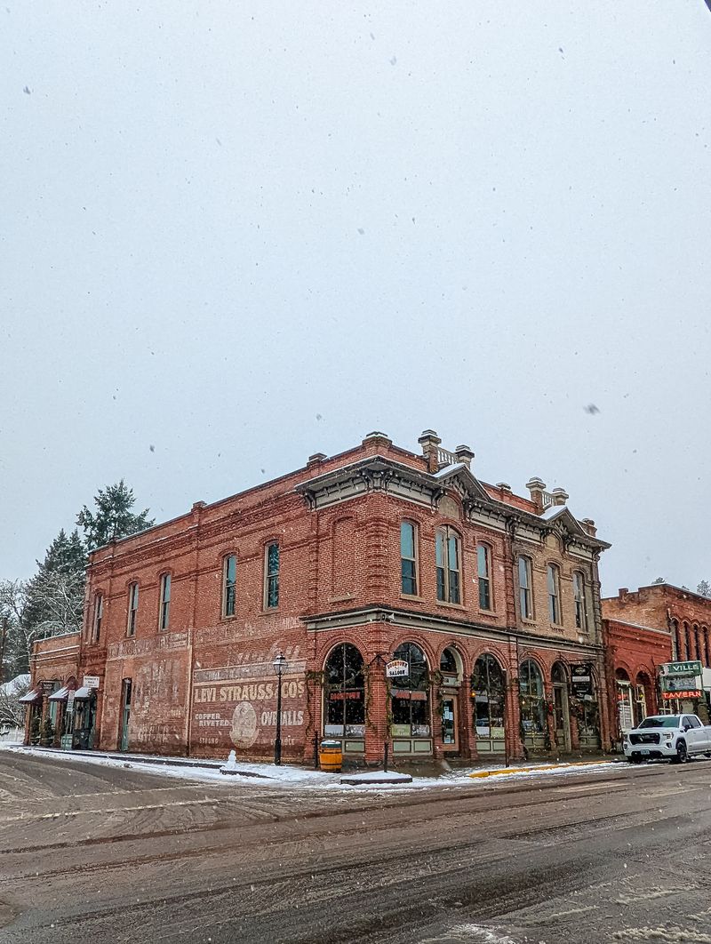 Jacksonville: Gold Rush Glory Frozen in Time