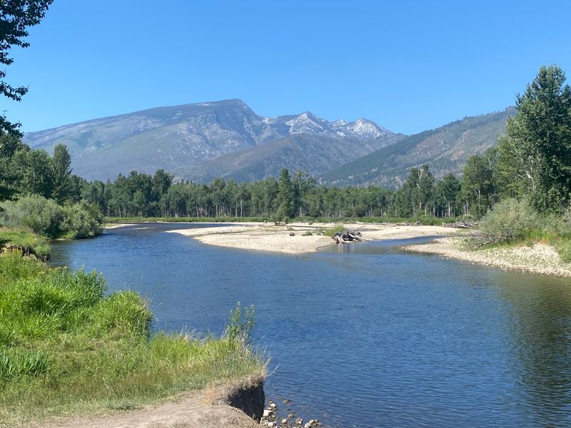 A River That Shapes The Valley’s Rhythm