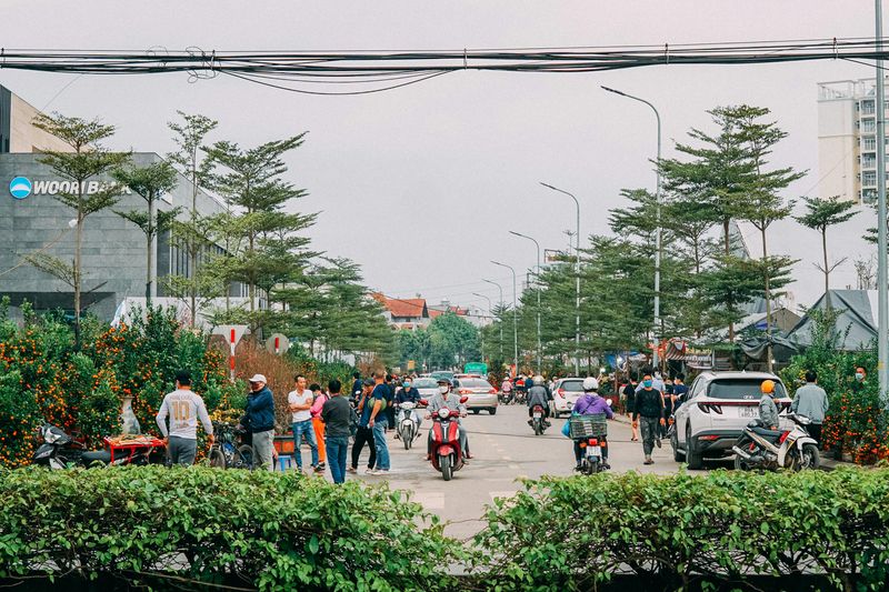 Weekend Crowds Travel Farther Than Before