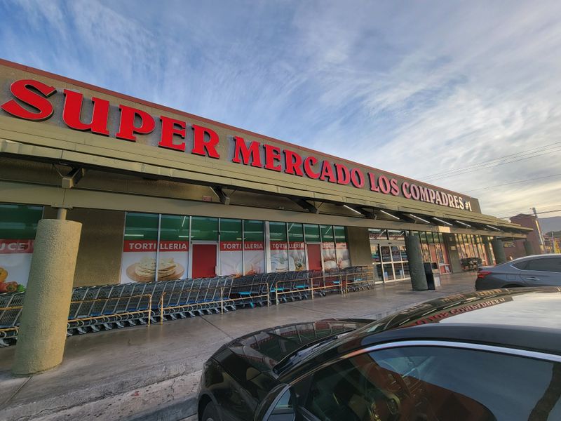 Los Compadres Meat Market & Taqueria