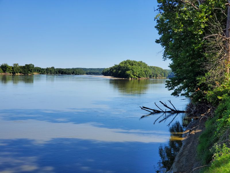 Scenic Wabash River Access and Waterfront Activities
