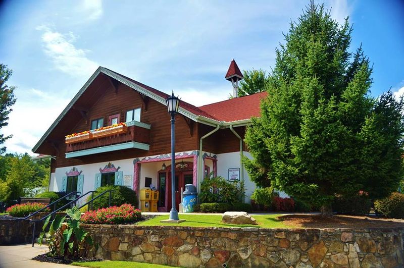 Helen's Alpine Village