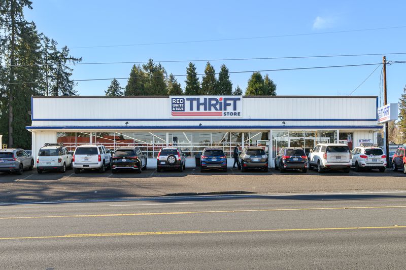 Red White & Blue Thrift Store (Gladstone)