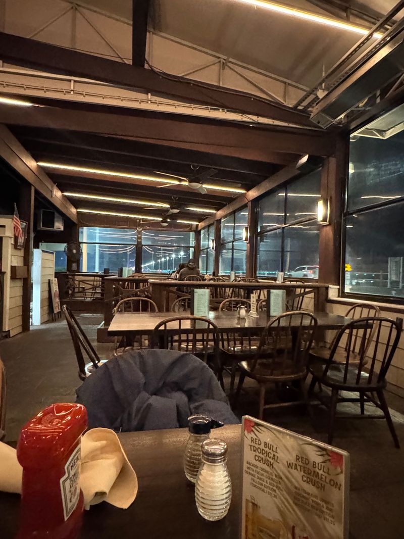 An Atmosphere That Balances Casual and Upscale