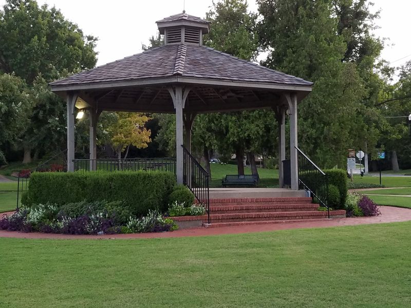 Seasonal Beauty Transforms the Neighborhood Throughout the Year