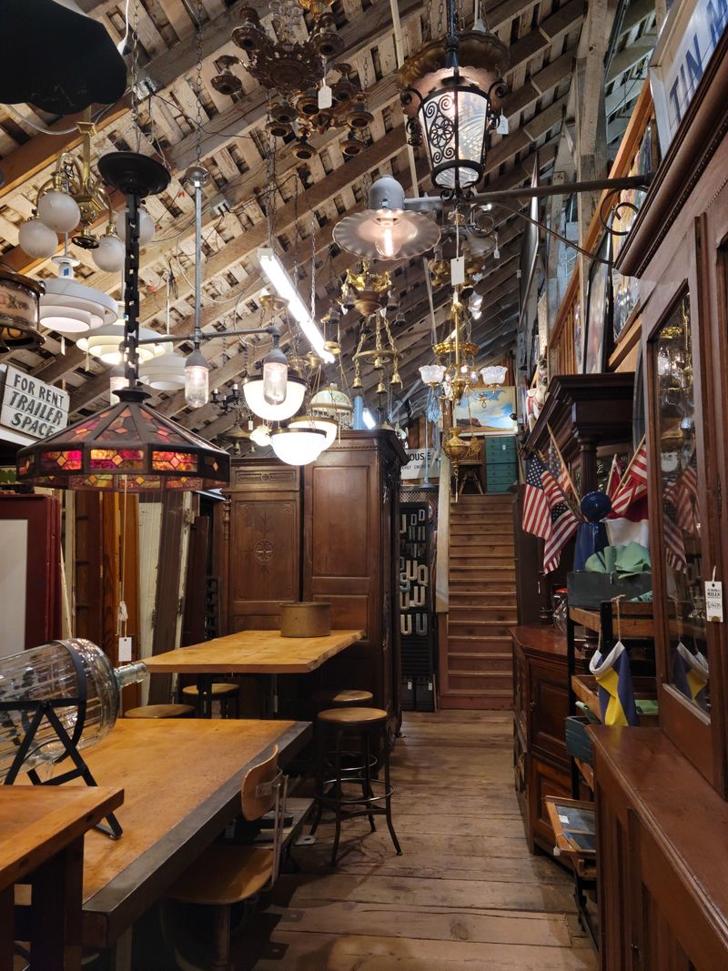 Vintage Lighting and Fixtures That Add Period Charm