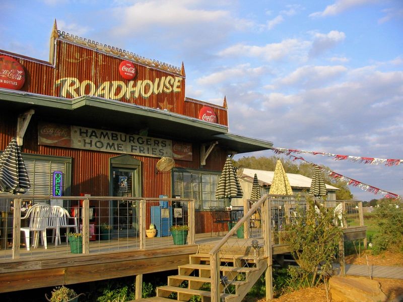 The Roadhouse Atmosphere and Vibe