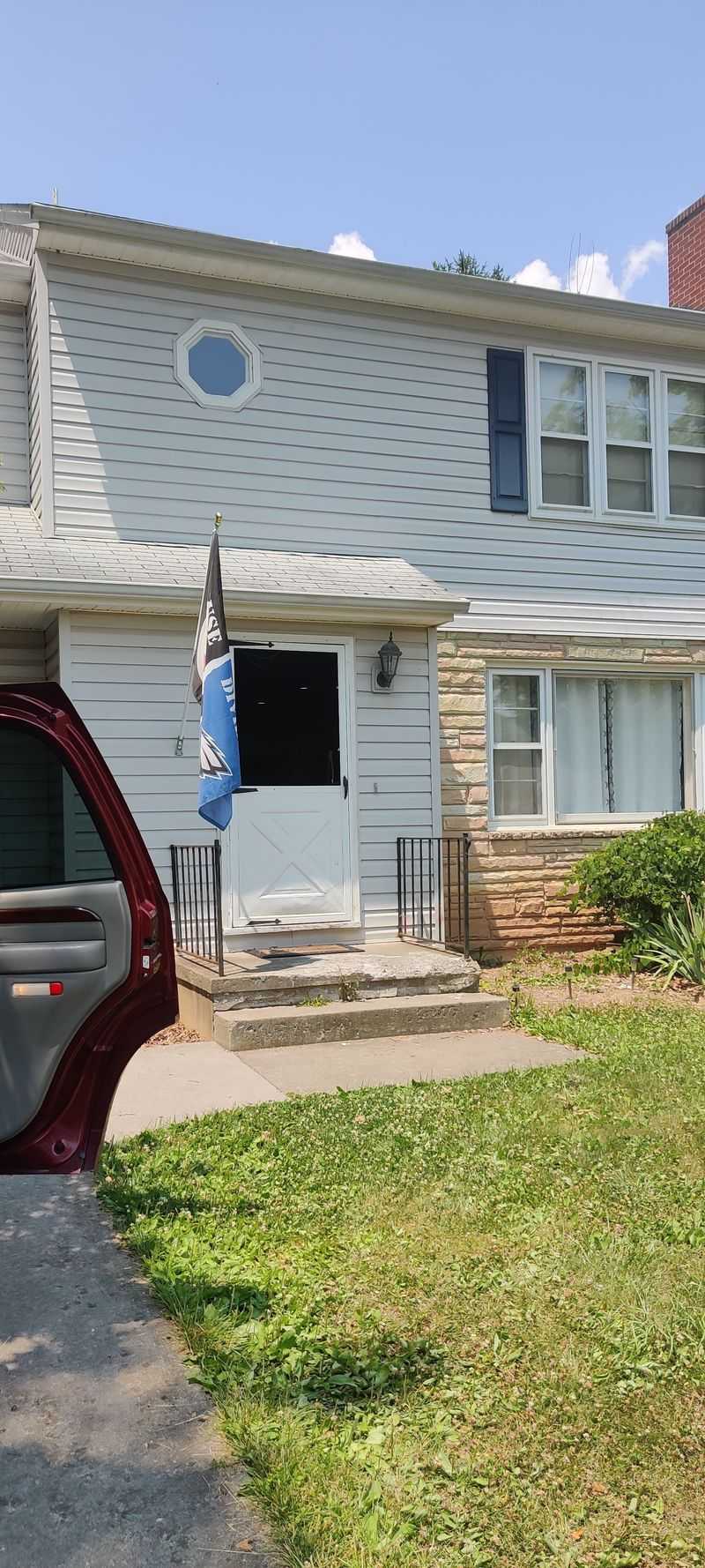 Neighborhood Contrasts