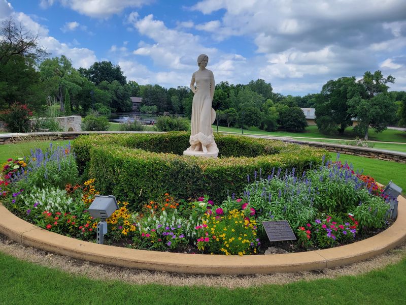 Grounds and Gardens Designed for Grand Entertaining