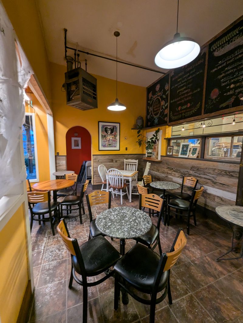 La Baguette Music Cafe: Ashland's Soundtrack Spot