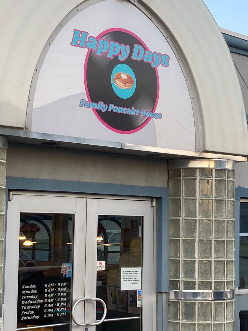 Spotlessly Clean With A Fun 50s Vibe