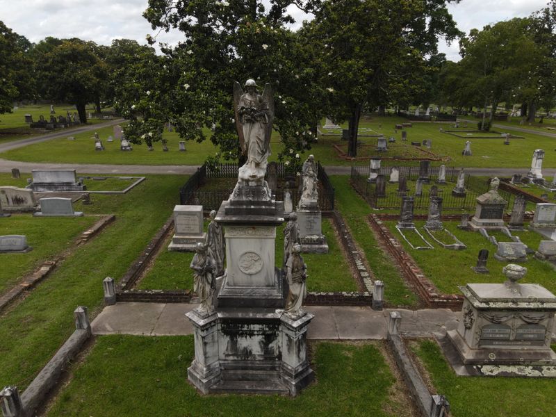 Oakwood Cemetery: Where History Rests But Doesn't Sleep