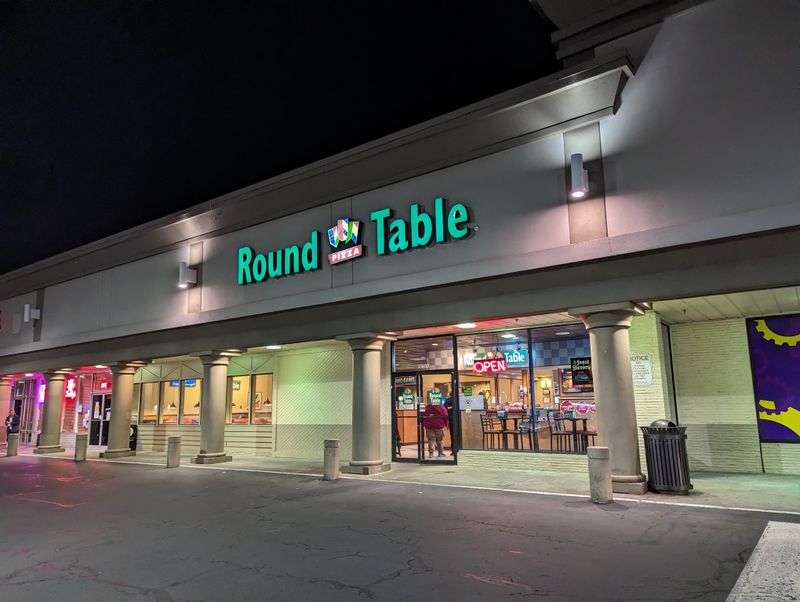 Round Table Pizza Buffet, Happy Valley