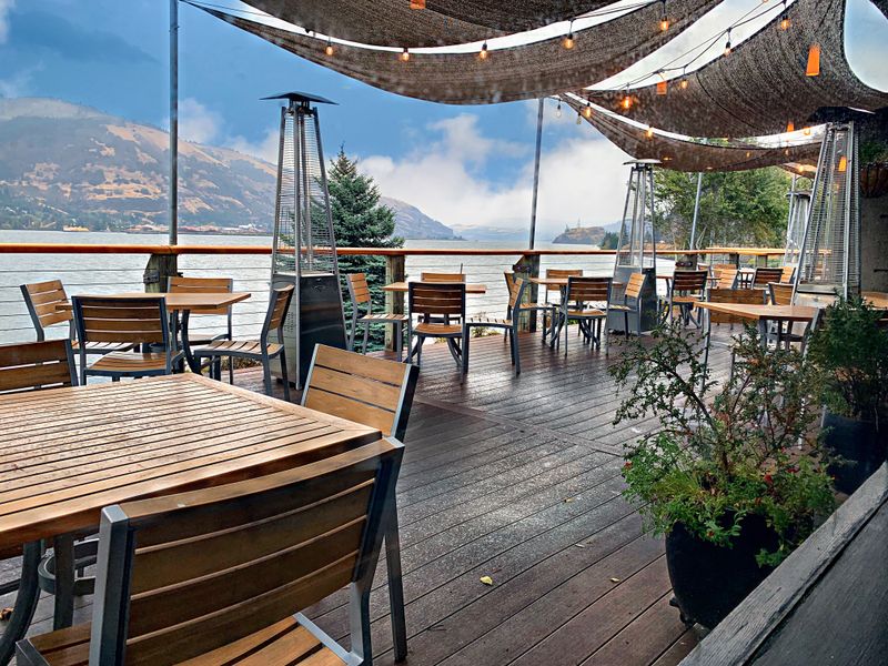 Rivershore Bar & Grill