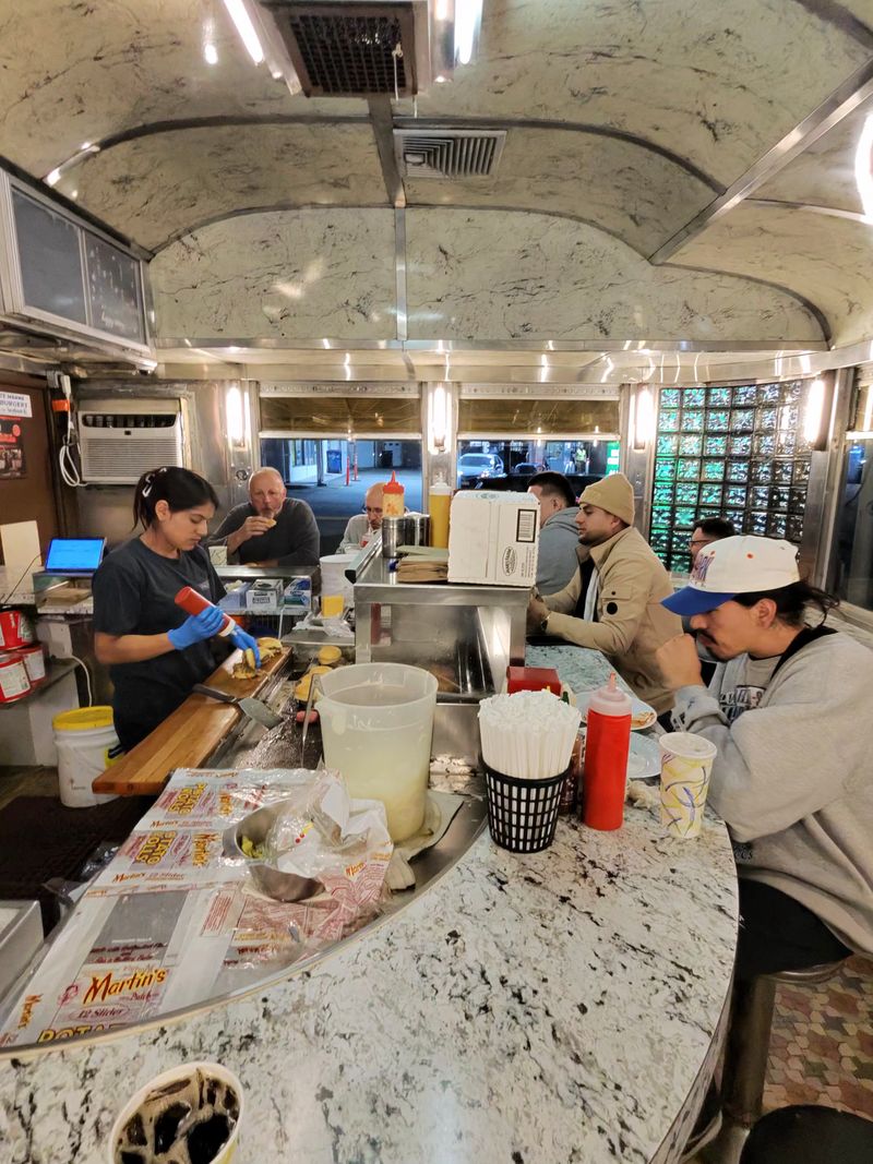 A Shoebox-Sized Space That Seats Just a Dozen