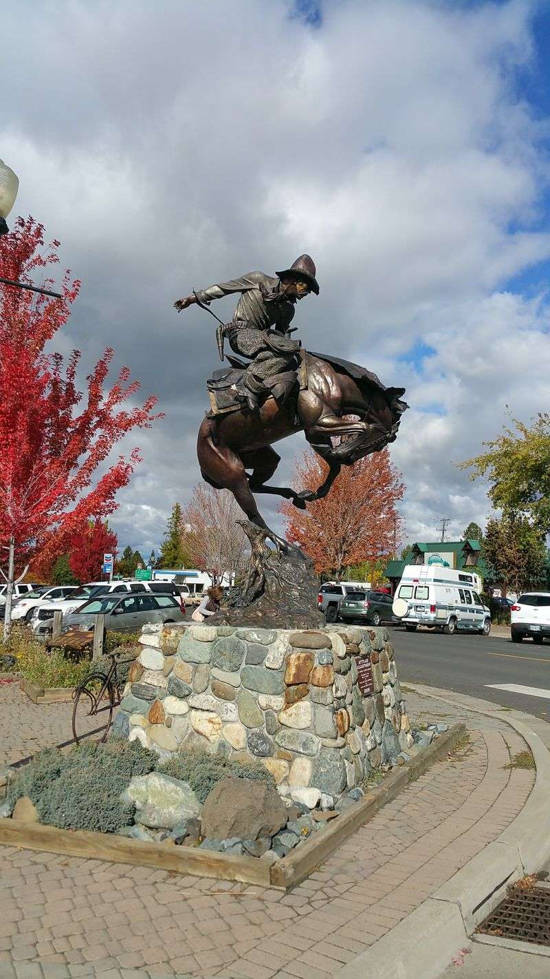 Main Street: The Bronze Art Gallery of the Mountains
