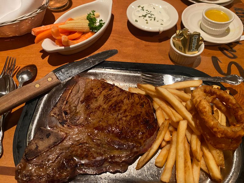 The Full-Meal Deal That Keeps Guests Coming Back