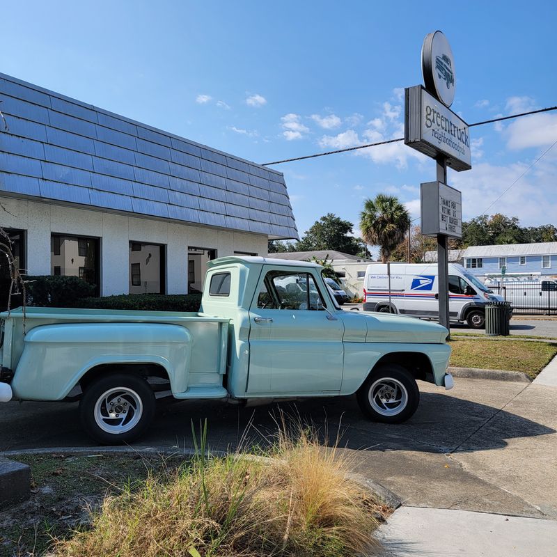 Green Truck Neighborhood Pub