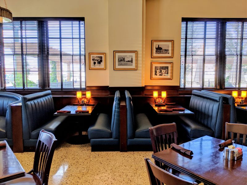 Dining Experiences That Honor Local Flavors and Classic Preparations