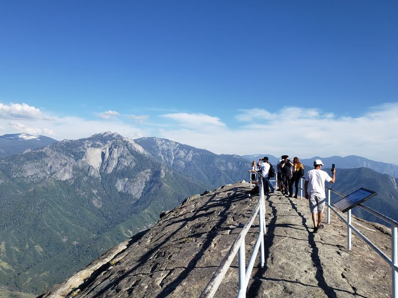 When Popular Viewpoints Become Bottlenecks