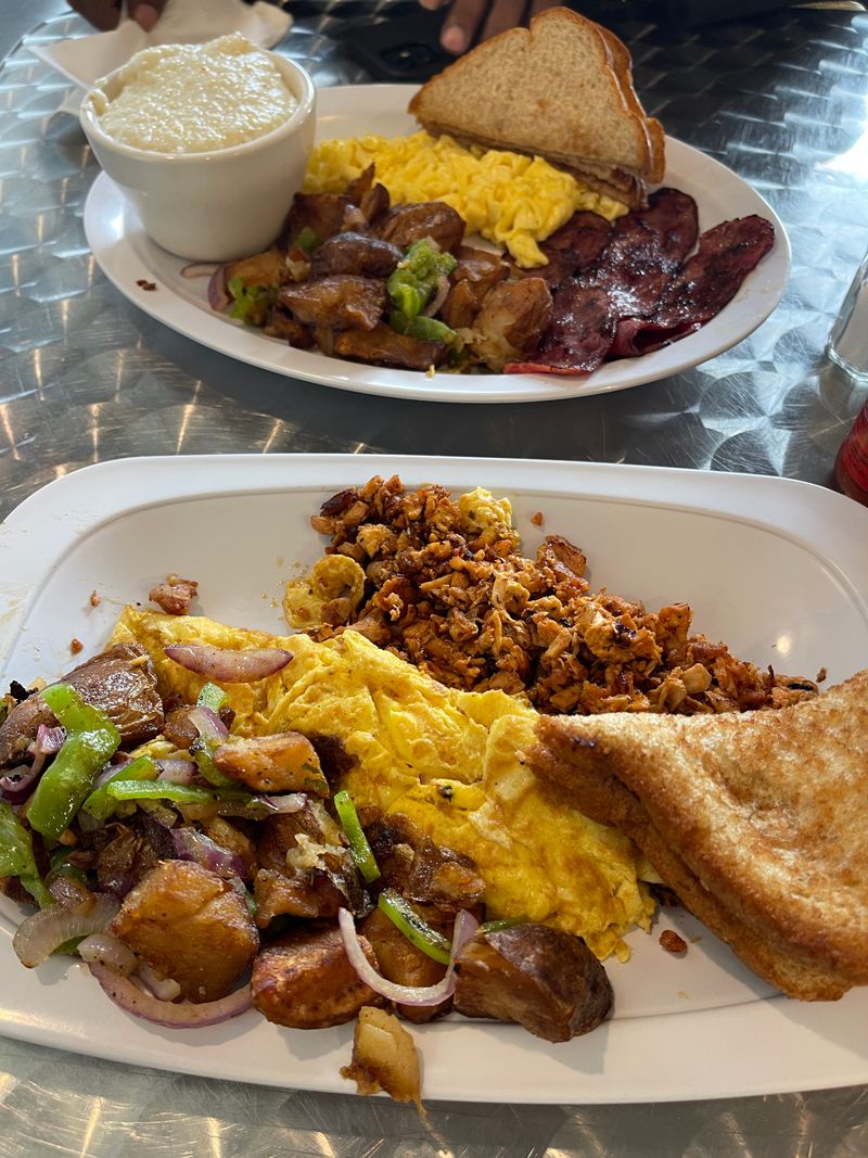 The Oxtails That Keep Regulars Coming Back