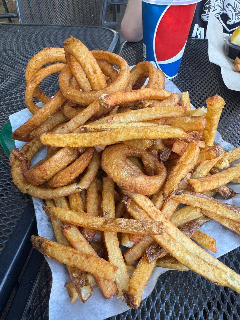 Hand-Cut Fries and Onion Rings Worth the Extra Calories